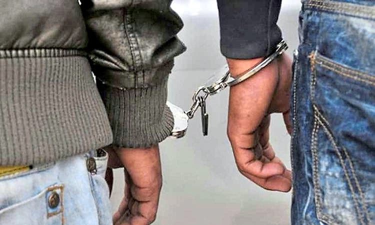 ತೌಡುಗೋಳಿ ಕೋಳಿ ಅಂಕಕ್ಕೆ ಪೊಲೀಸ್ ದಾಳಿ: ಬಂಟ್ವಾಳದ ಇಬ್ಬರು ಬಂಧನ