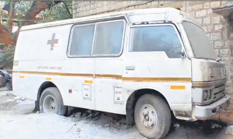 Bengaluru; ನಿಂತಲ್ಲೇ ನಿಂತು ಧೂಳು ಹಿಡಿದ ಜಿಬಿಎ 16 ಆ್ಯಂಬುಲೆನ್ಸ್‌!