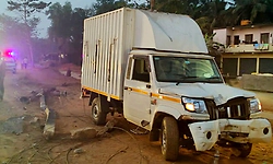 ಕನ್ನುಕೆರೆ ರಾ.ಹೆ.66 : ಮಹೇಂದ್ರ ಪಿಕ್ ಅಪ್ ವಾಹನ ವಿದ್ಯುತ್ ಕಂಬಕ್ಕೆ ಢಿಕ್ಕಿ ; ಜಖಂ