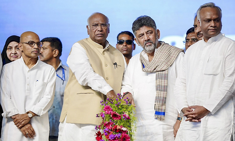 Trump is 'dictator', Modi is his 'slave': Mallikarjun Kharge