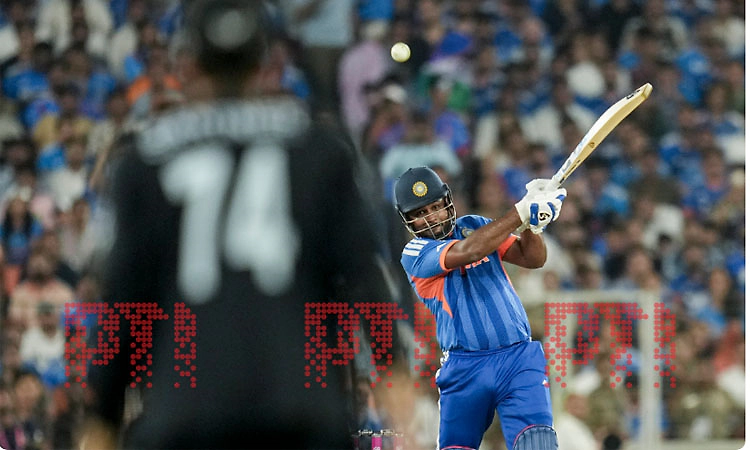 India reach 203/1 after 15 overs in final against New Zealand