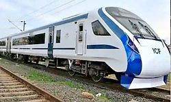 Kochi: ಕೇರಳದಲ್ಲಿ ವಂದೇ ಭಾರತ್ ಎಕ್ಸ್‌ಪ್ರೆಸ್ ರೈಲಿನ ಮೇಲೆ ಕಲ್ಲು ತೂರಾಟ