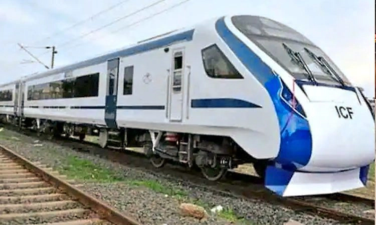 Kochi: ಕೇರಳದಲ್ಲಿ ವಂದೇ ಭಾರತ್ ಎಕ್ಸ್‌ಪ್ರೆಸ್ ರೈಲಿನ ಮೇಲೆ ಕಲ್ಲು ತೂರಾಟ