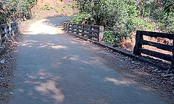 Aranthodu: ಅಡ್ಯಡ್ಕದ ಅಂತರ್ಜಿಲ್ಲಾ ಸಂಪರ್ಕ ಸೇತುವೆ ಶಿಥಿಲ