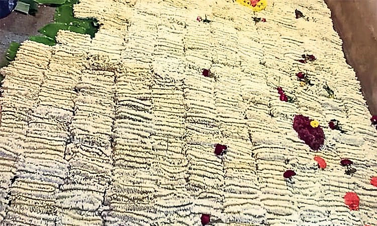 ಬಪ್ಪನಾಡು ದೇವಿಯ ಶಯನಕ್ಕೆ ಮಲ್ಲಿಗೆ ಚೆಂಡು ಸಮರ್ಪಣೆ