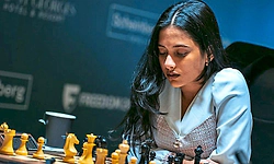 ಕ್ಯಾಂಡಿಡೇಟ್ಸ್‌ ಚೆಸ್: ಜಂಟಿ ಅಗ್ರಸ್ಥಾನದಲ್ಲಿ ದಿವ್ಯಾ, ವೈಶಾಲಿ