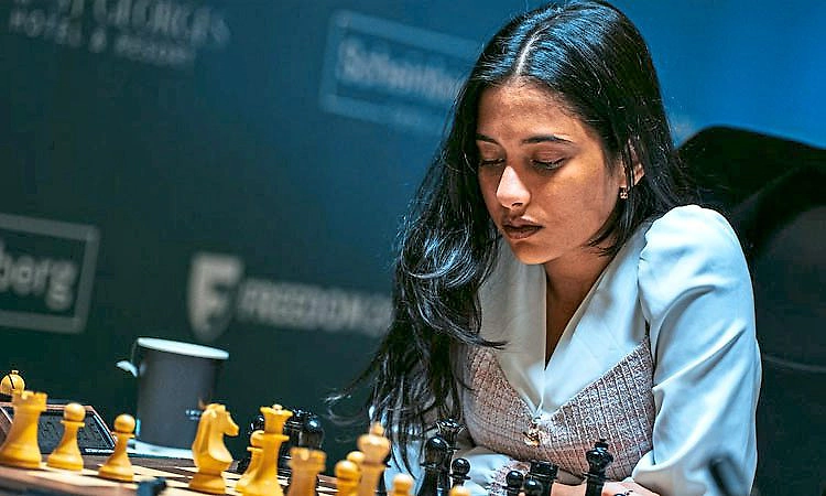 ಕ್ಯಾಂಡಿಡೇಟ್ಸ್‌ ಚೆಸ್: ಜಂಟಿ ಅಗ್ರಸ್ಥಾನದಲ್ಲಿ ದಿವ್ಯಾ, ವೈಶಾಲಿ