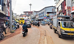 Kinnigoli: ಫುಟ್‌ಪಾತ್‌ ಅತಿಕ್ರಮಣ, ಸ್ಲ್ಯಾಬ್‌ ಸಂಚಕಾರ!