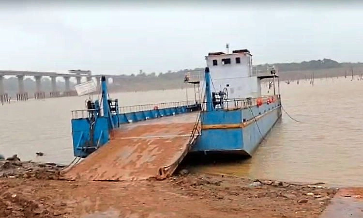 Launch service suspended at Hasirumakki due to drop in Sharavathi backwater level