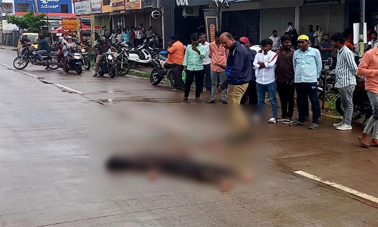 ಗದಗ: ಸಾರಿಗೆ ಬಸ್‌ ಹರಿದು ಪಾದಚಾರಿ ಸಾವು, ಮತ್ತೋರ್ವ ಪಾರು
