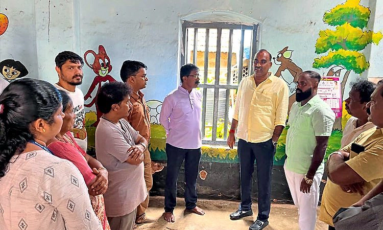 Malpe: ಮರ ಬಿದ್ದು ಹಾನಿಗೀಡಾದ ಅಂಗನವಾಡಿ ಕೇಂದ್ರಕ್ಕೆ ಶಾಸಕ ಯಶ್‌ಪಾಲ್ ಸುವರ್ಣ ಭೇಟಿ