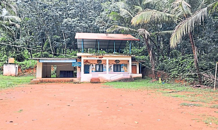 Sullia: ಶಿಕ್ಷಕರಿಲ್ಲದೆ ಕಮಿಲ ಶಾಲೆಗೆ ಬೀಗ