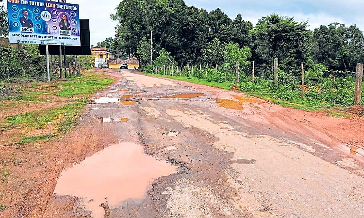 ಸೌಕೂರು- ಕಂಡ್ಲೂರು ರಸ್ತೆ ಗುಂಡಿಮಯ!