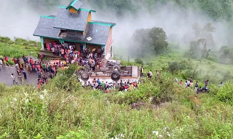 Himachal Pradesh: ಕಂದಕಕ್ಕೆ ಉರುಳಿ ಬಿದ್ದ ಬಸ್-‌ ಚಾಲಕ, ಕಂಡಕ್ಟರ್‌ ಸೇರಿ 8 ಮಂದಿ ಸಾವು