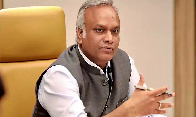 ಸೋದರನ ಮೇಲಿನ ದೂರಿನ ಬಗ್ಗೆ ಜೋಶಿ ಕೇಳಿ: ಪ್ರಿಯಾಂಕ್‌