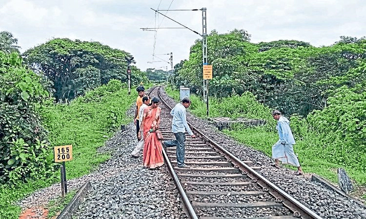 2 ಕಿ.ಮೀ ಕ್ರಮಿಸಲು 8 ಕಿ.ಮೀ ಸುತ್ತಾಟ!