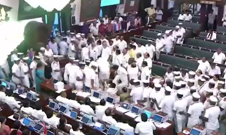 ತಮಿಳುನಾಡು ವಿಧಾನಸಭೆಯಲ್ಲಿ ಭಾರಿ ಗದ್ದಲ: ಡಿಎಂಕೆ ಶಾಸಕರ ಉಚ್ಛಾಟನೆ