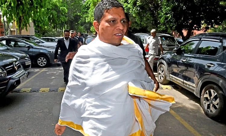 15 ವರ್ಷ ಹಳೆಯ ನಕಲಿ ದಾಖಲೆ ಪ್ರಕರಣ: ಬಾಬಾ ರಾಮ್‌ದೇವ್ ಆಪ್ತ ಬಾಲಕೃಷ್ಣ ಖುಲಾಸೆ