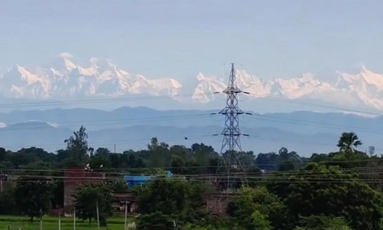 Mount Everest spotted from Bihar after clear skies; visuals go viral