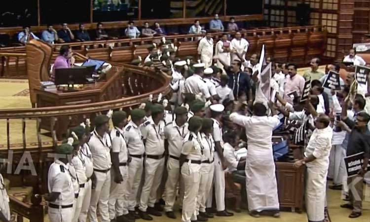 ಶಬರಿಮಲೆ ಚಿನ್ನ ಕಳುವು ವಿವಾದ: ಕೇರಳ ವಿಧಾನಸಭೆಯಲ್ಲಿ ಗದ್ದಲ