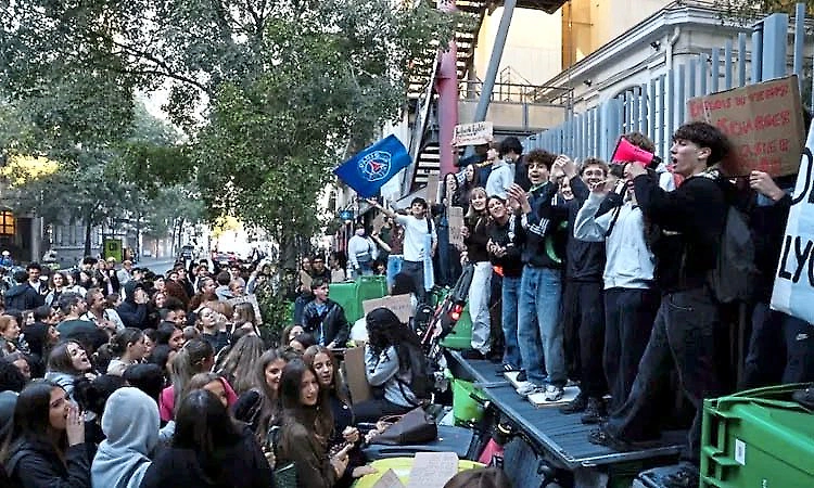 France student protests intensify, 2.5 lakh join rallies