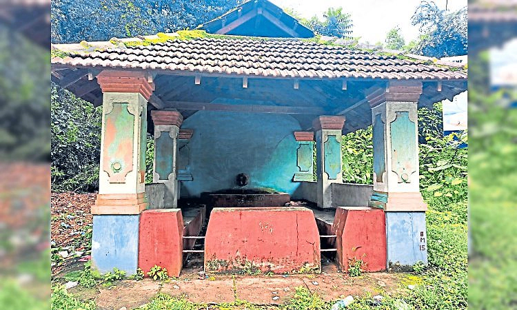 ಇತಿಹಾಸದ ಪುಟ ಸೇರಲಿದೆ ಶತಮಾನದ ನೀರಚಿಲುಮೆ ತಂಗುದಾಣ