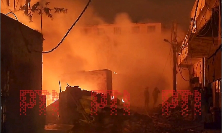 Massive fire near Rithala metro station in Delhi engulfs hundreds of shanties, 1 dead