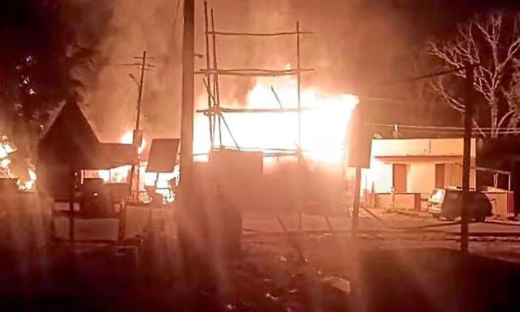 Yelandur: Fire accident at Biligiriranganatha Hill, seven shops gutted