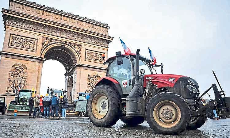 ಫ್ರಾನ್ಸ್‌ನಲ್ಲಿ ರೈತ ಕ್ರಾಂತಿ: ಪ್ಯಾರಿಸ್‌ನಲ್ಲಿ ಟ್ರಾಕ್ಟರ್‌ ರ‍್ಯಾಲಿ  