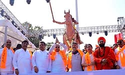 Vijayapura: ಕಿತ್ತೂರು ರಾಣಿ ಚನ್ನಮ್ಮ ಮೂರ್ತಿ ಅನಾವರಣಗೊಳಿಸಿದ ಸಿಎಂ ಸಿದ್ದರಾಮಯ್ಯ