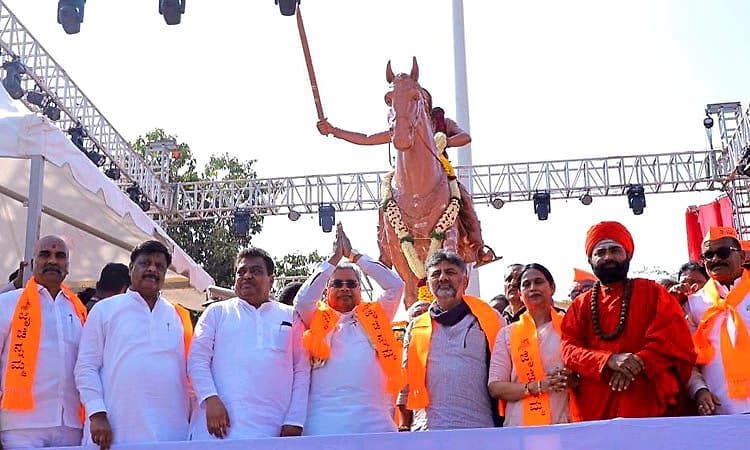 Vijayapura: ಕಿತ್ತೂರು ರಾಣಿ ಚನ್ನಮ್ಮ ಮೂರ್ತಿ ಅನಾವರಣಗೊಳಿಸಿದ ಸಿಎಂ ಸಿದ್ದರಾಮಯ್ಯ