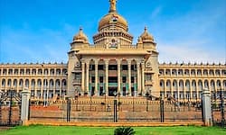 ಮಲಯಾಳಂ ಹೇರಿಕೆ: ಕೇರಳ ವಿರುದ್ಧ ಕರ್ನಾಟಕ ಆಕ್ರೋಶ     