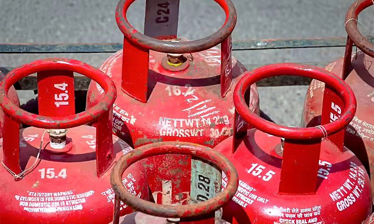 ವಾಣಿಜ್ಯ ಗ್ಯಾಸ್‌ ದರ ಇನ್ನಷ್ಟು ಏರಿಕೆ; ಅಲಭ್ಯತೆ ಸಾಧ್ಯತೆ ; ಹೊಟೇಲ್‌ ಉದ್ಯಮದ ಮೇಲೂ ಪರಿಣಾಮ