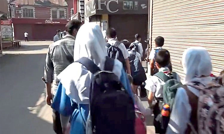 Srinagar: ಕಾಶ್ಮೀರದಲ್ಲಿ ಇಂದಿನಿಂದ ಶಾಲಾ-ಕಾಲೇಜು ಪುನರಾರಂಭ