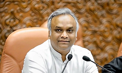 ಮುಸ್ಲಿಂ ದೇಶಗಳ ಪೆಟ್ರೋಲ್‌ ಬೇಕು ಆದರೆ ಇಲ್ಲಿನ ಅಲ್ಪಸಂಖ್ಯಾತರು ಬೇಡವೇ?: ಪ್ರಿಯಾಂಕ್‌ ಖರ್ಗೆ