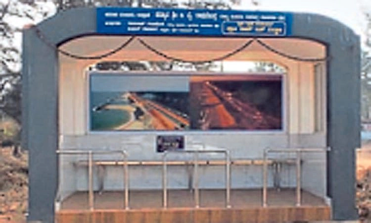 ತ್ರಾಸಿ ಹೆದ್ದಾರಿ: ತಂಗುದಾಣವಿದ್ದರೂ ನಿಷ್ಪ್ರಯೋಜಕ!