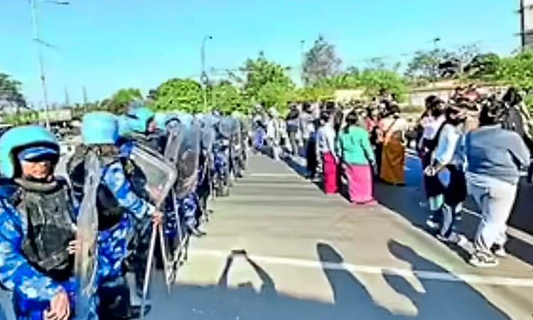 ಮಣಿಪುರ ಮತ್ತೆ ಉದ್ವಿಗ್ನ: ನಿಷೇಧಾಜ್ಞೆ ನಡುವೆಯೂ 5 ಜಿಲ್ಲೆಗಳಲ್ಲಿ ಪ್ರತಿಭಟನೆ