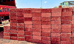 Puttur: ಕೇರಳದಿಂದ ಅಕ್ರಮ ಕೆಂಪುಕಲ್ಲು ಸಾಗಾಟ