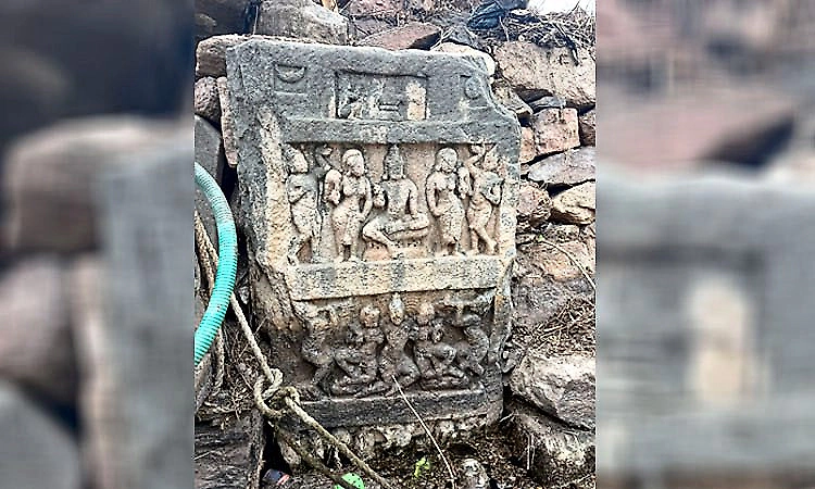 Rashtrakuta-era hero stone discovered in Lakkundi
