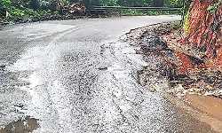 Nagodi Ghat road deteriorates during monsoon, raising landslide and falling tree concerns