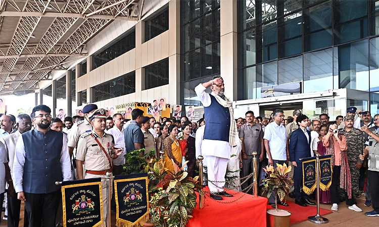 ಬೆಳಗಾವಿಗೆ ಆಗಮಿಸಿದ ಸಿಎಂಗೆ ಅದ್ಧೂರಿ ಸ್ವಾಗತ: ಮೊಳಗಿದ ಡಿಕೆ‌ ಡಿಕೆ ಘೋಷಣೆ