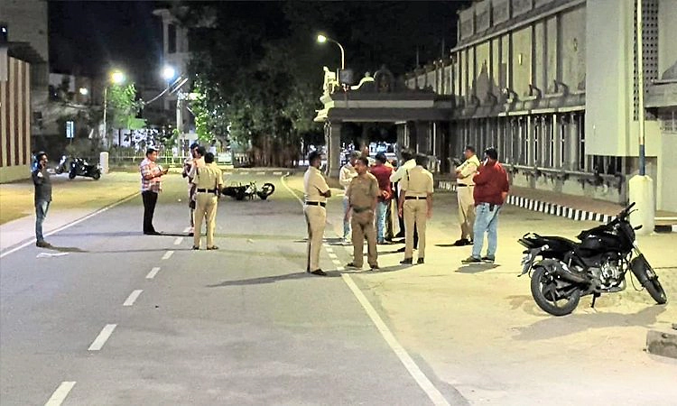 ತಿರುಪತಿ ಕಲ್ಯಾಣ ಮಂಟಪದ ಹೊರಗೆ ರಕ್ತಪಾತ: ಕೌಟುಂಬಿಕ ಕಲಹಕ್ಕೆ ಇಬ್ಬರ ಭೀಕರ ಕೊ*ಲೆ!