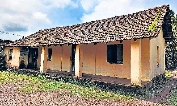 Keradi: Locals demand well-equipped community hall