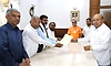 ಹೊರಟ್ಟಿ ಬಲವಂತ ರಾಜೀನಾಮೆ: ಸಿಎಂ ವಿರುದ್ಧ ಕ್ರಮಕ್ಕೆ ರಾಜ್ಯಪಾಲರಿಗೆ ಬಿಜೆಪಿ, ಜೆಡಿಎಸ್ ಮನವಿ