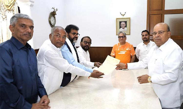 ಹೊರಟ್ಟಿ ಬಲವಂತ ರಾಜೀನಾಮೆ: ಸಿಎಂ ವಿರುದ್ಧ ಕ್ರಮಕ್ಕೆ ರಾಜ್ಯಪಾಲರಿಗೆ ಬಿಜೆಪಿ, ಜೆಡಿಎಸ್ ಮನವಿ