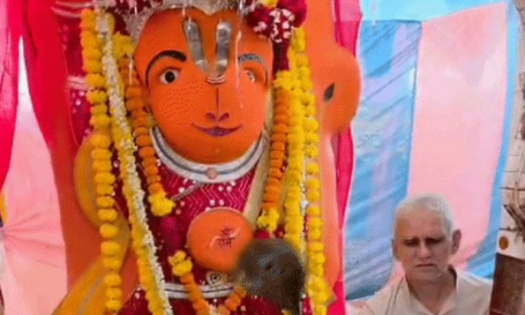 Khade Hanuman idol remains unmoved after four relocation attempts in Ujjain!