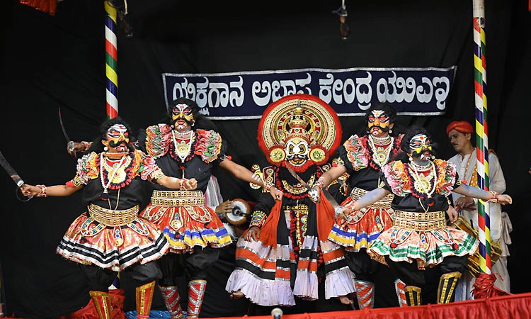 ಮಧ್ಯಪ್ರಾಚ್ಯದ ಯಕ್ಷಗಾನ ಕಲಾ ತಂಡದಿಂದ ತವರ ಕಿನಾರೆಯಲ್ಲಿ ಅರಳಿದ ರಂಗಪ್ರಯೋಗ