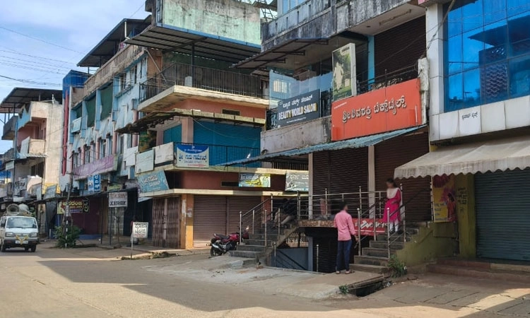 Shikaripura observes shutdown in protest against Kuttralli toll gate