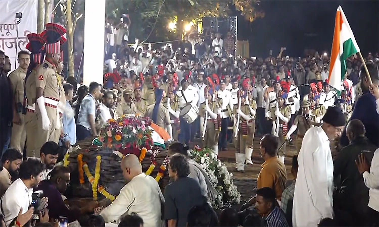 Nana Patekar cremated late at night: Son Malhar explains why