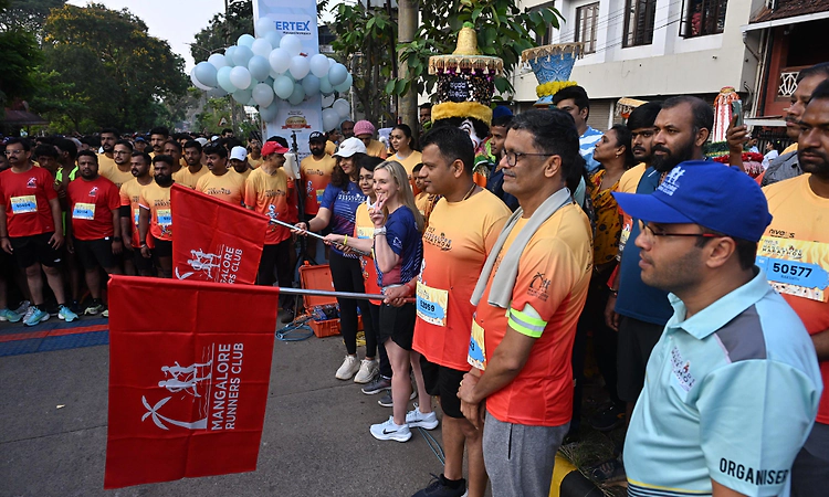 Thousands run the coast at the Niveus Mangalore Marathon 2025